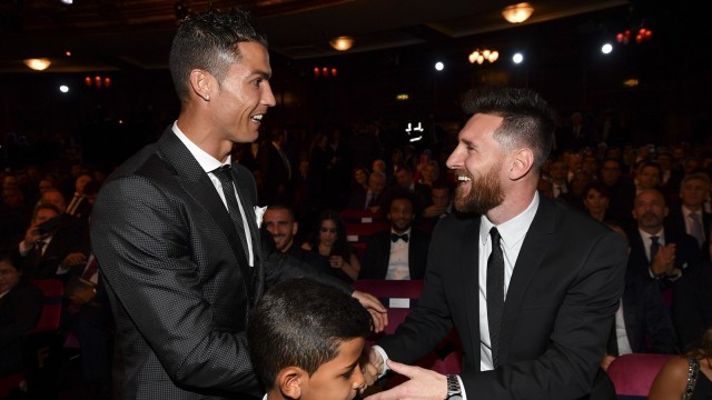 Ronaldo dan Messi di Best FIFA Football Awards. (Foto: Ben Stansall/AFP)