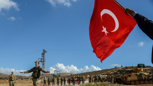 Bendera Turki (Foto: ILYAS AKENGIN / AFP)