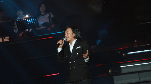 Ari Lasso dalam konser 'Sepenuh Hati' (Foto: Munady)