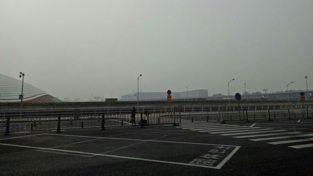Langit kelabu kota Beijing (Foto: Denny Armandanu/kumparan)