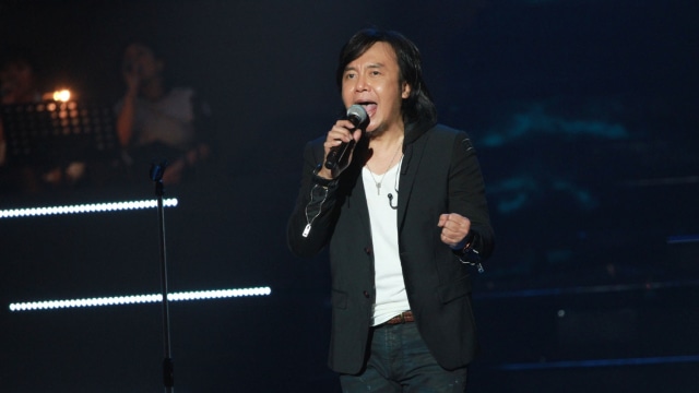 Ari Lasso dalam konser 'Sepenuh Hati' (Foto: Munady)