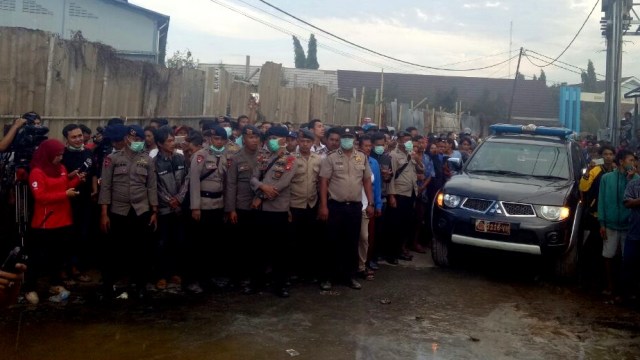 Suasana kebakaran di gudang petasan Kosambi. (Foto: Adhim Mugni/kumparan)