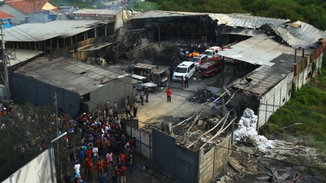 Ledakan gudang petasan di Kosambi (Foto: Antara/Muhammad Iqbal)