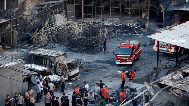 Ledakan gudang petasan di Kosambi (Foto: REUTERS/Beawiharta)