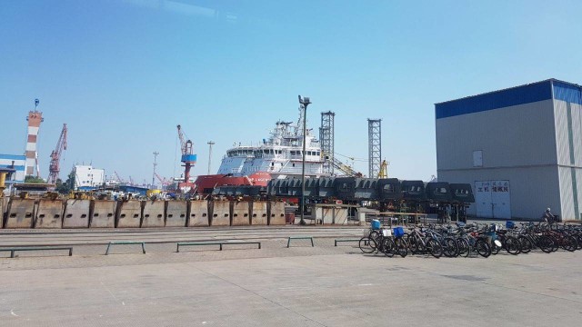 Proses pembuatan kapal di dok (Foto: Arifin Asydhad/kumparan)
