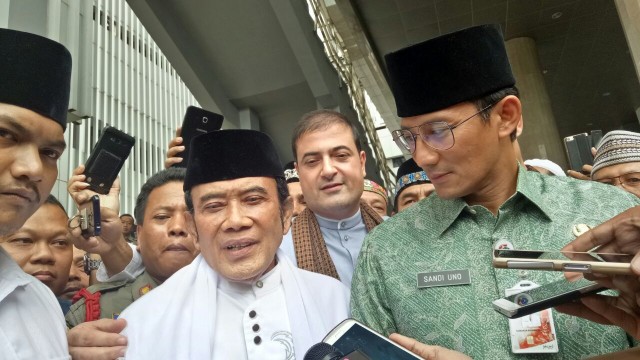 Rhoma Irama dan Sandiaga Uno (Foto: Nabilla Fatiara/kumparan)