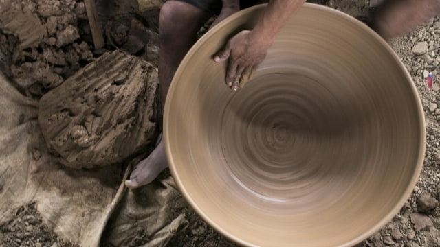 Sentra keramik di Plered, Purwakarta (Foto: ANTARA/Novrian Arbi)
