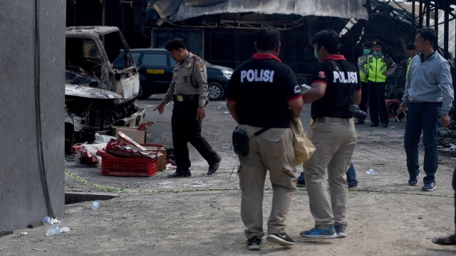 Olah TKP ledakan gudang petasan di Kosambi (Foto: Antara/Sigid Kurniawan)