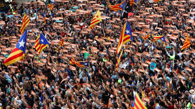 Euforia warga Catalunya rayakan kemerdekaan (Foto: REUTERS/Juan Medina)