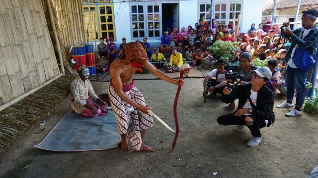 Kesenian Cupak Gerantang di Sembalun  (Foto: Aditia Noviansyah/kumparan)