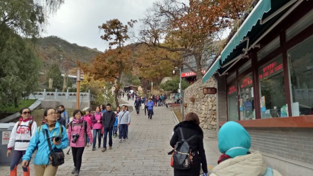 Wisata ke Tembok Besar China. (Foto: Denny Armandhanu/kumparan)