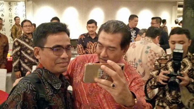 Dirut BRI bersama TKI di Taiwan (Foto: Angga Sukmawijaya/kumparan)