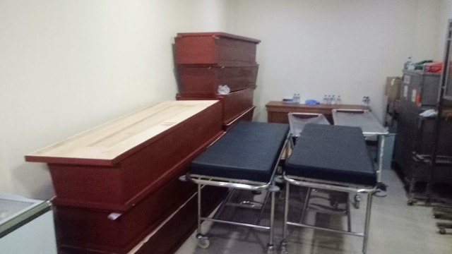 Peti jenazah di ruang Post Mortem RS Polri (Foto: Aria Pradana/kumparan)