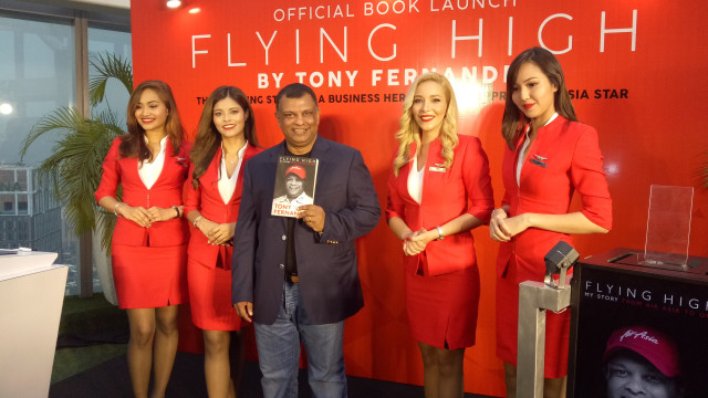 Tony Fernandes luncurkan autobiografi Flying High Foto: Caroline Pramantie/kumparan