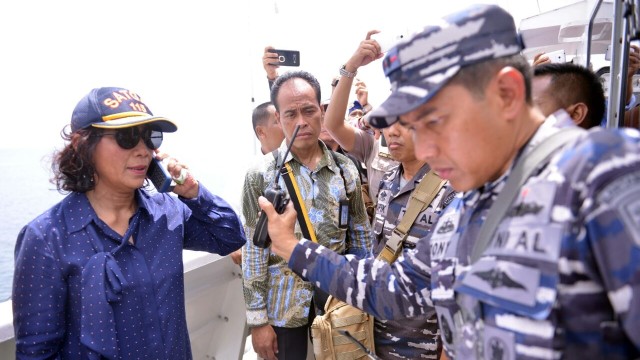 Menteri Susi tenggelamkan 10 kapal pencuri  (Foto: KKP)