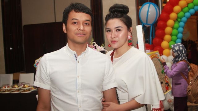Vicky Shu dan suami (Foto: Munady Widjaja)