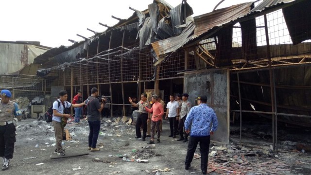 Olah TKP di lokasi kebakaran pabrik petasan (Foto: Polres Tangerang)