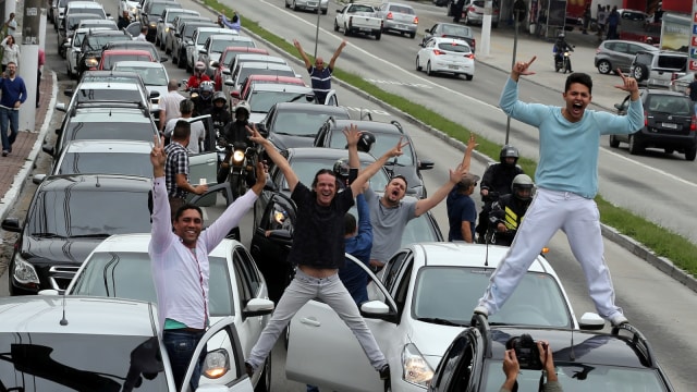 Aksi demo  sopir Uber di Brasil (Foto: REUTERS/Paulo Whitaker)