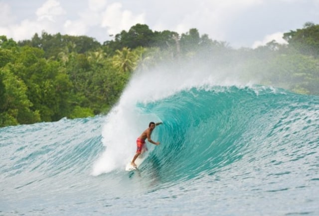 5 Spot Surfing Terbaik di Indonesia untuk Pemula (1)