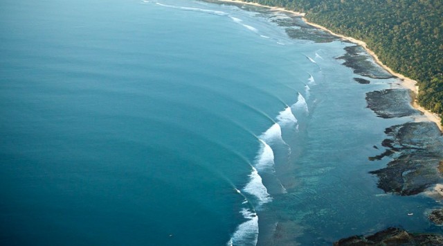 5 Spot Surfing Terbaik di Indonesia untuk Pemula (3)