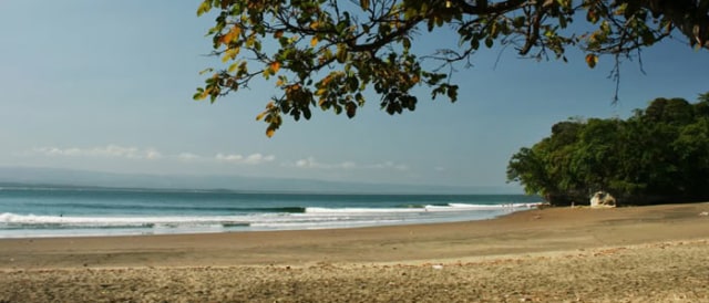 5 Spot Surfing Terbaik di Indonesia untuk Pemula (4)