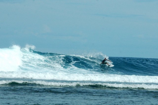 5 Spot Surfing Terbaik di Indonesia untuk Pemula (5)
