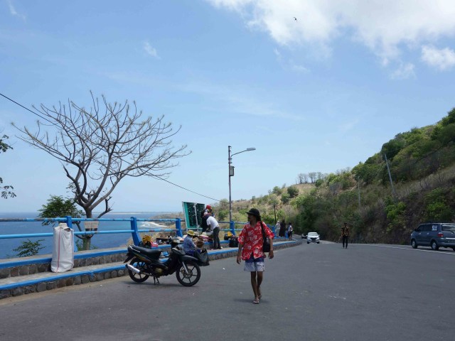 Pesona Bukit Malaka dan Pantai Nipah Lombok (2)