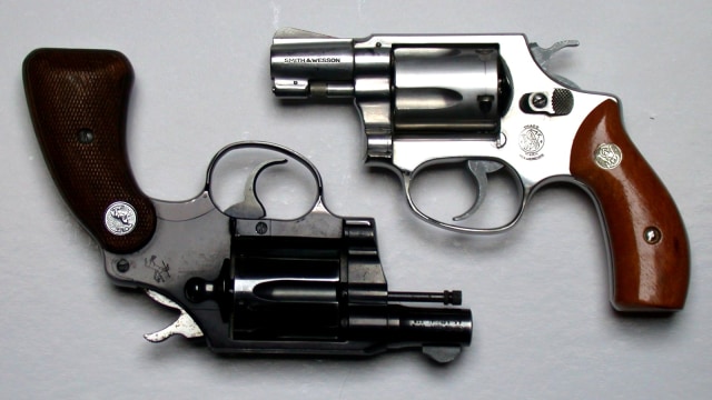 Ilustrasi revolver (Foto: Wikimedia Commons)