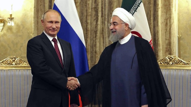 Vladimir Putin dan Hassan Rouhani. (Foto: Iranian Presidency Office via AP)