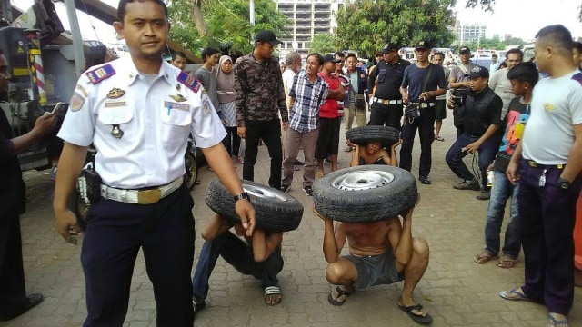 Maling ban mobil, Jakarta Barat. (Foto: Instagram/ @sudinhub_jakbar)