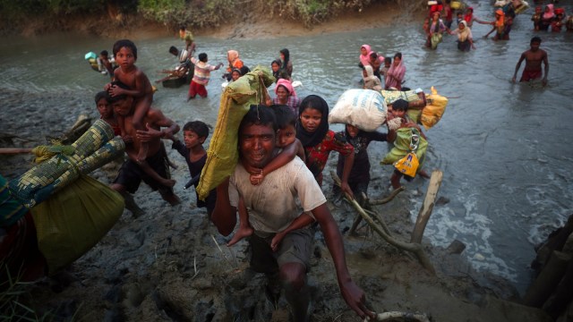Rohingya Tembus Kegelapan dan Sungai Berlumpur (Foto: Reuters/Hannah McKay )
