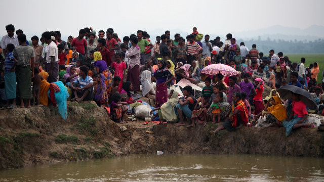 Rohingya Tembus Kegelapan dan Sungai Berlumpur (Foto: Reuters/Hannah McKay )