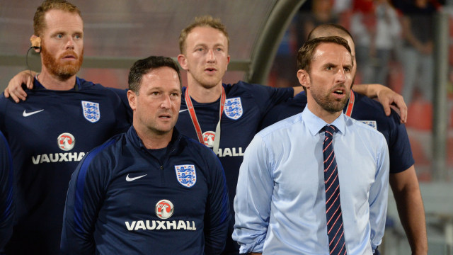 Gareth Southgate dan tim kepelatihannya. (Foto: AFP/Matthew Mirabelli)