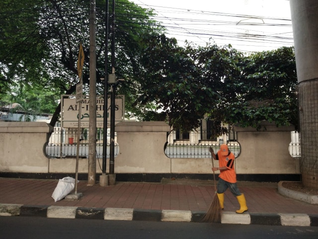 Musim Hujan Tiba, Petugas Kebersihan Ajak Warga Jaga Kebersihan Kota.