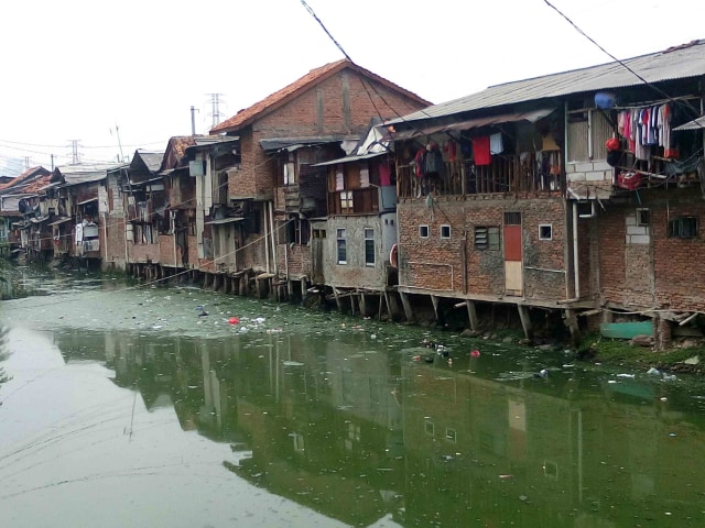 Komitmen Warga Kampung Bakti Menanggulangi Sampah Kali Roxy