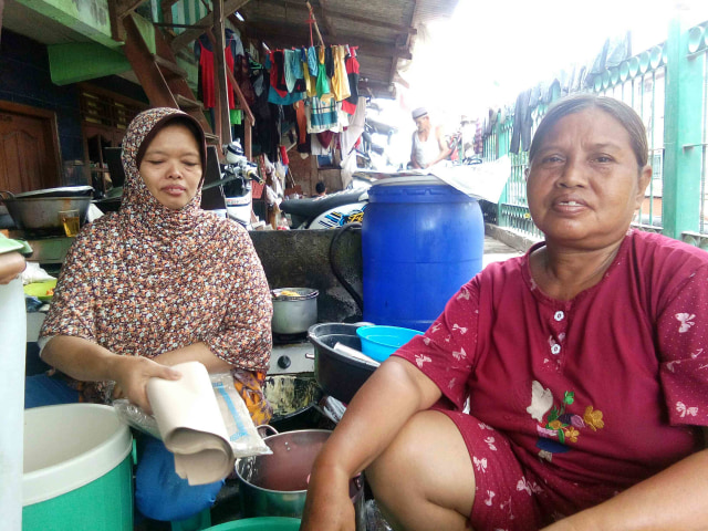 Komitmen Warga Kampung Bakti Menanggulangi Sampah Kali Roxy (1)