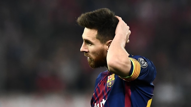 Messi gagal eksekusi penalti. (Foto: Aris Messinis/AFP)