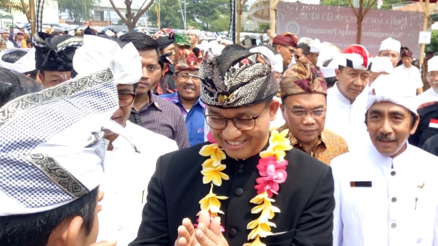 Anies di Pura Dalem Purnajati Tanjung Puri (Foto: Amanaturrosyidah/kumparan)