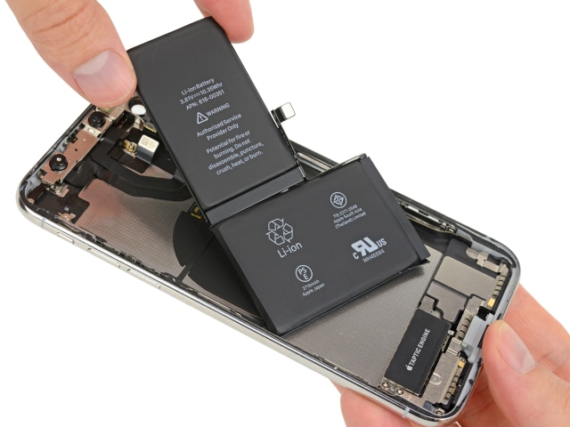 Baterai iPhone X. (Foto: iFixit (CC BY-NC-SA 3.0))