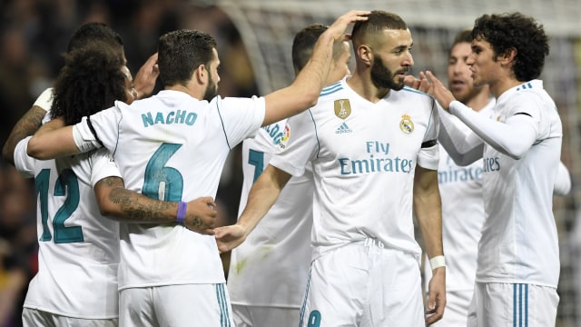 Pemain-pemain Real Madrid merayakan gol. (Foto: AFP/Gabriel Bouys)