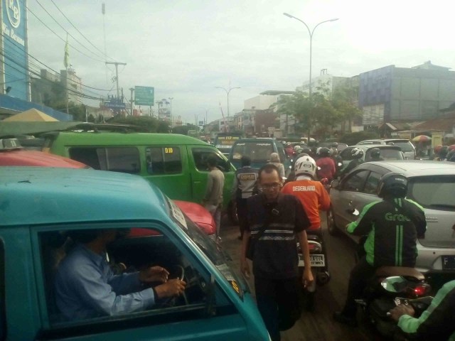 Meski Tersendat di Beberapa Titik, Jalan Raya Margonda Ramai Lancar (1)