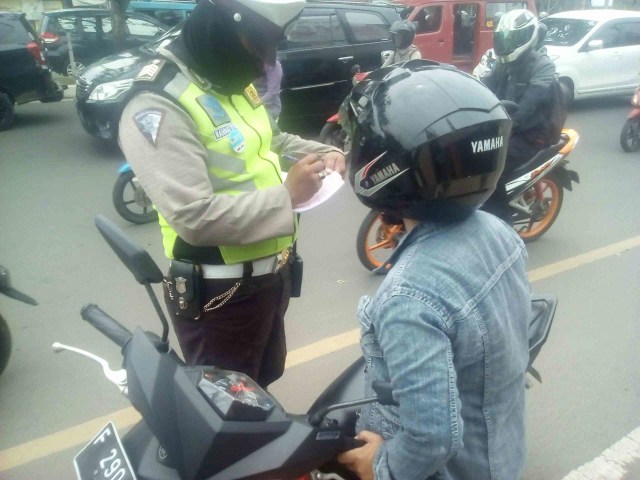 Bagaimana Polisi Memilah Pengendara untuk Diperiksa dalam Razia? (1)