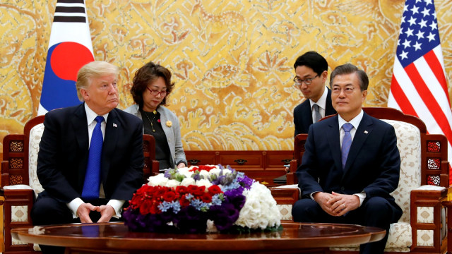Donald Trump dan Presiden Korea Selatan (Foto: REUTERS/Jonathan Ernst)