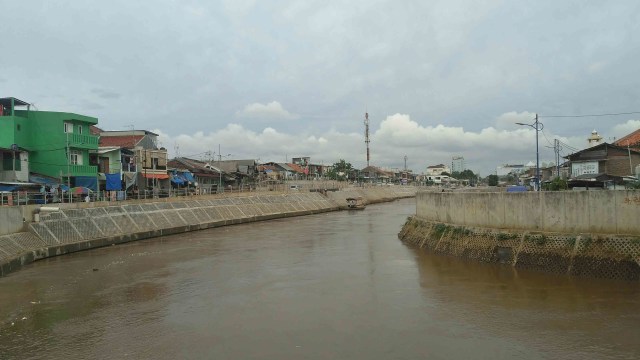 Relokasi Ciliwung,  Zaki Putus Sekolah (1)