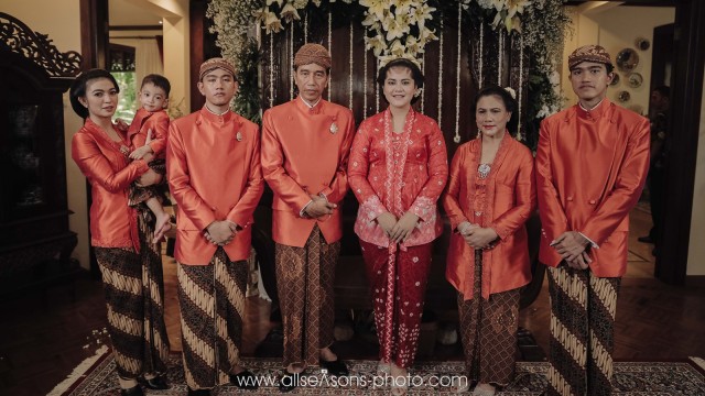 Jokowi dan keluarga di pernikahan Kahiyang. (Foto: www.allseasons-photo.com)