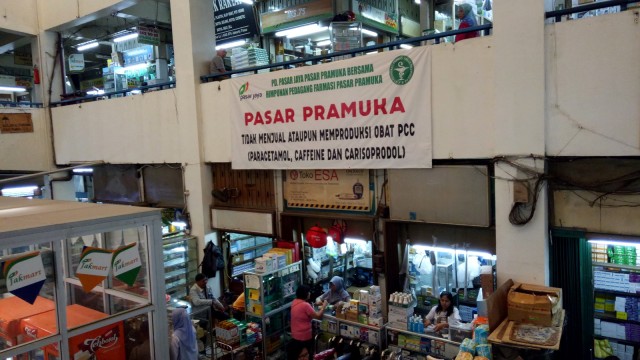 Pedagang obat di pasar pramuka kembali buka  (Foto: Aprilandika Pratama/kumparan)