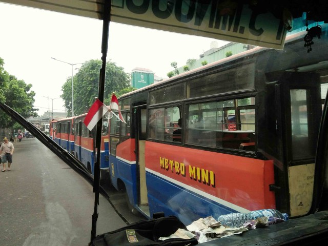 Laju Lesu Metromini (1)