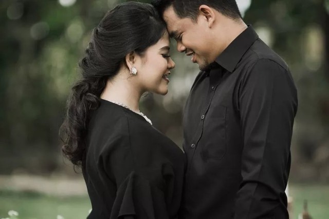 Deretan Pernikahan yang Berhasil Bikin Netizen Patah Hati Masal (5)