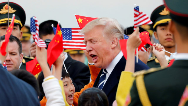 Donald Trump tiba di China (Foto: REUTERS/Jonathan Ernst)