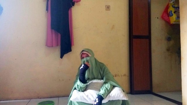 Rina, istri Rizky (25) terduga teroris Bekasi (Foto: Soezono Eben/kumparan)